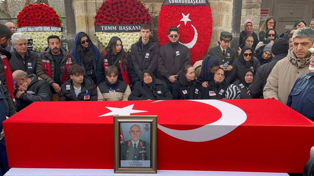 Kayseri şehidine ağladı! Tuğgeneral İsa Baydilli'ye son veda - Resim: 27